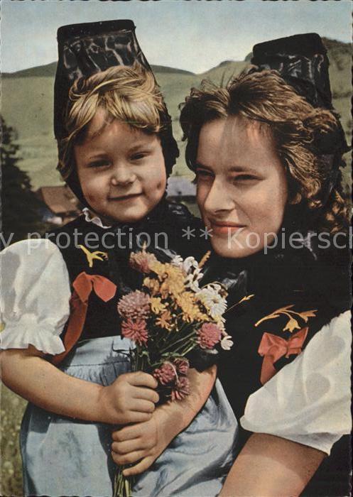 Trachten Schwarzwald Mutter und Kind