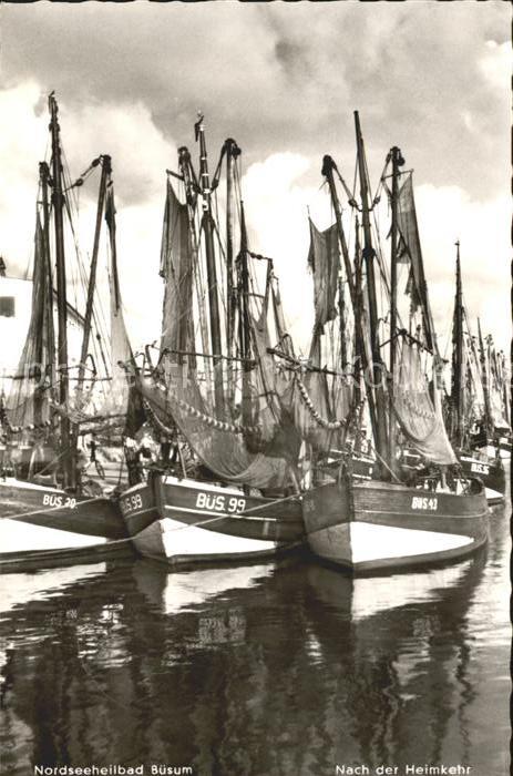 Buesum Nordseebad Fischerboote nach der Heimkehr