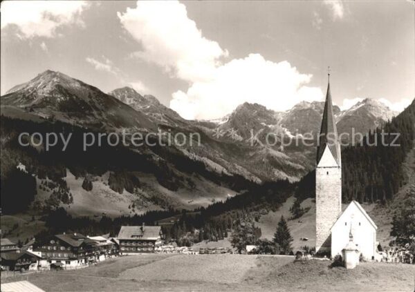 Mittelberg Kleinwalsertal mit Schafalpenköpfe und Hammerspitze
