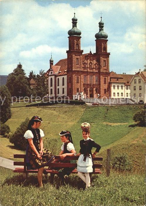 St Peter Schwarzwald Kirche Schwarzwälder Trachtenmädchen