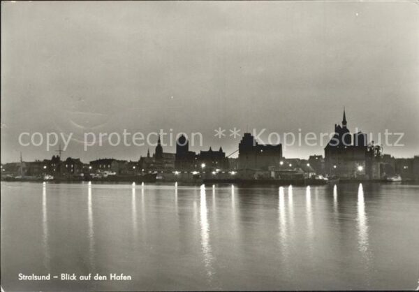Stralsund Mecklenburg Vorpommern Blick auf den Hafen