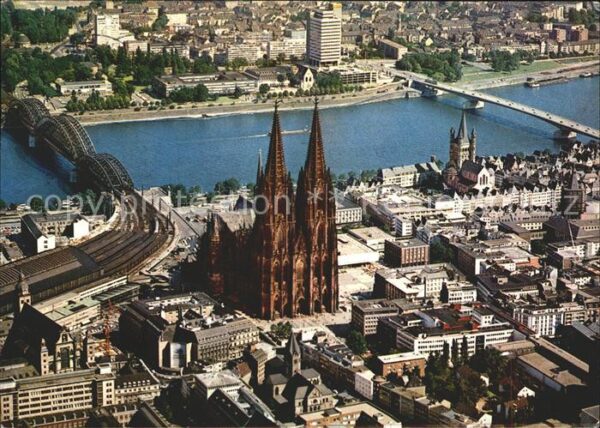 Koeln Rhein Altstadt Dom Hohenzollernbrücke Deutsch