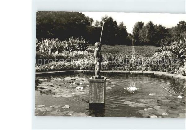 Moenchengladbach Bunter Garten Brunnenfigur