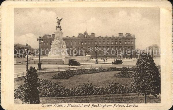 London Queen Victora Memorial and Buckingham P
