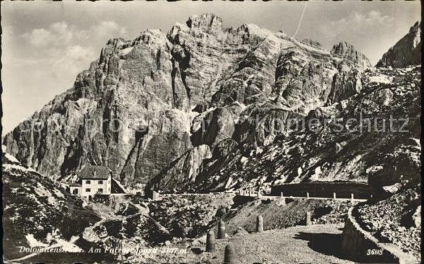 Dolomiten Oesterreich Am Falzaregopass Dolomitenstrasse