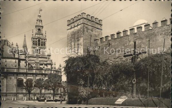 Sevilla Andalucia Murallas de los Reales Alcazares y la G