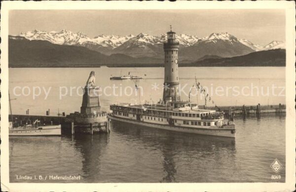 Lindau Bodensee Hafeneinfahrt Fähre Leuchtturm Bayerisc