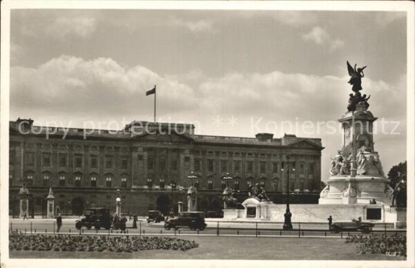 London Buckingham Palace and Victoria Memorial