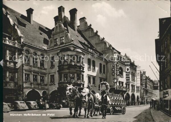 Muenchen Hofbräuhaus am Platzl Bier Pferdewagen