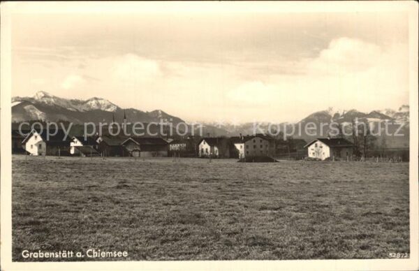 Grabenstaett Chiemsee Teilansicht mit Alpenpanorama