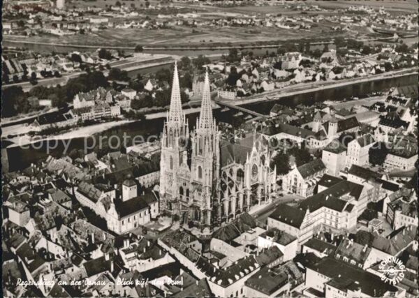 Regensburg Blick auf den Dom Fliegeraufnahme Bahnp