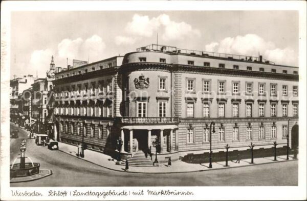 Wiesbaden Schloss Landtagsgebäude mit Marktbrunne