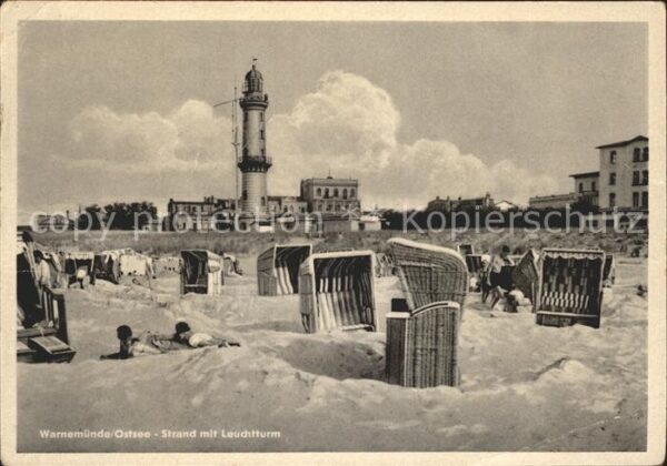 Warnemuende Ostseebad Strand mit Leuchtturm