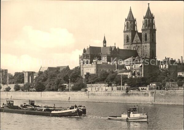 Magdeburg Blick über Elbe zum Dom Frachter
