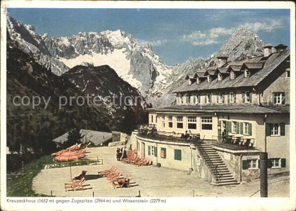 Grainau Kreuzeckhaus gegen Zugspitze und Waxens