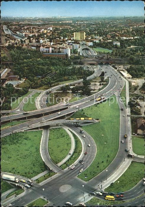 Berlin Fliegeraufnahme Stadtautobahn am Messeg