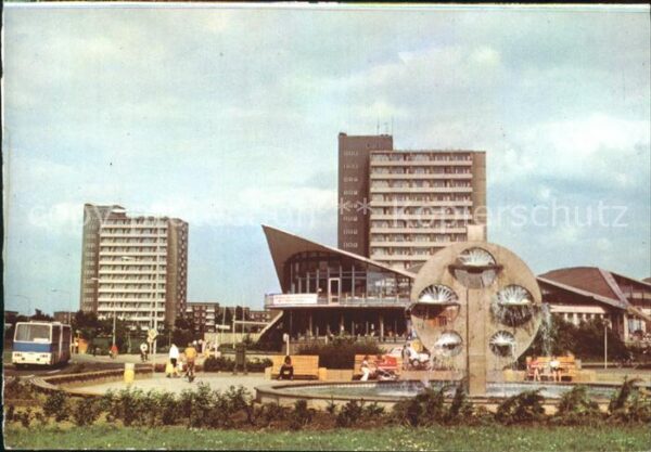 Rostock Partie an der Kosmos Gaststätte Brunnen