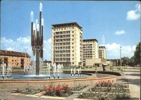 Halle Saale Chemiebrunnen und Hochhäuser in der Len