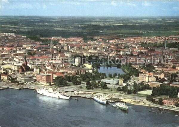 Kiel Hafen und Stadt Fähre Fliegeraufnahme
