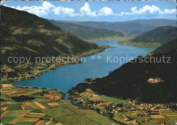 Ossiachersee mit Ruine Landskron Fliegeraufnahme