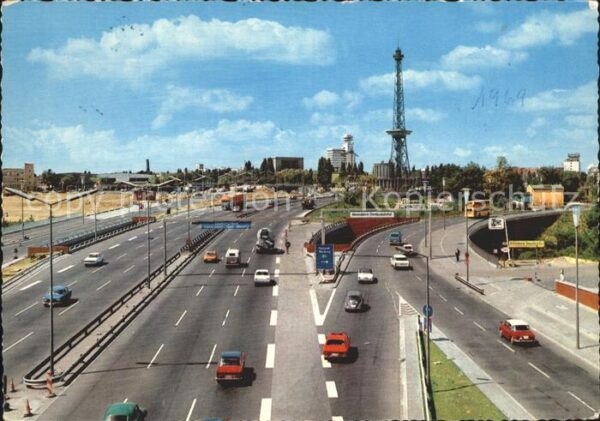 Berlin Stadtautobahn mit Funkturm