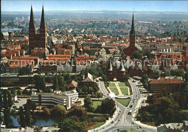 Luebeck Fliegeraufnahme St. Marien Holstentor S