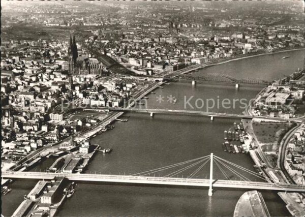Koeln Rhein Fliegeraufnahme Dom Rheinbrücken