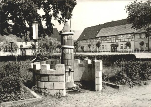 Uebigau Elster Marktplatz mit Brunnen