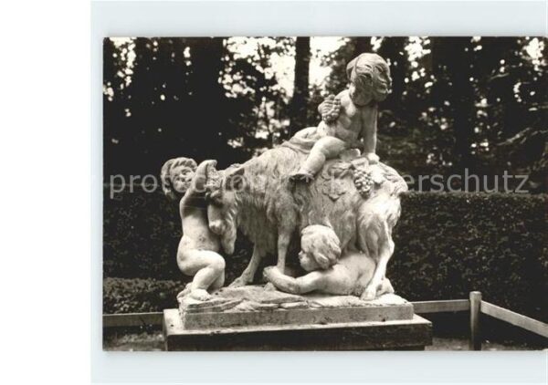 Schwetzingen Bacchuskinder im Schlossgarten Skulptur