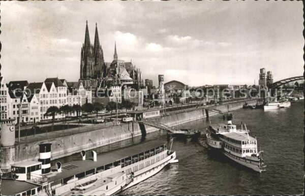 Koeln Rhein Rheinufer