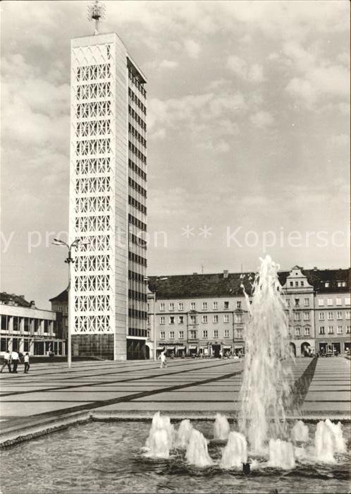 Neubrandenburg Hochhaus am Karl Marx Platz Springbrunn