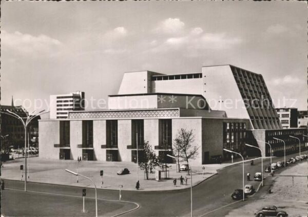 Koeln Rhein Opernhaus mit Theaterplatz