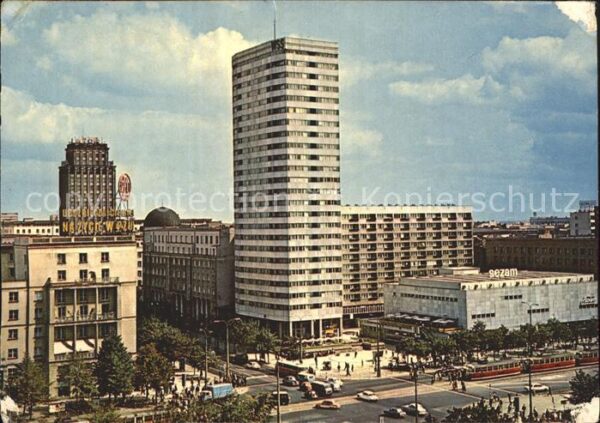 Warszawa Skrzyzowanie ulic Marszalkowkiej Swieto