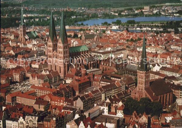 Luebeck Fliegeraufnahme Kirchtürme