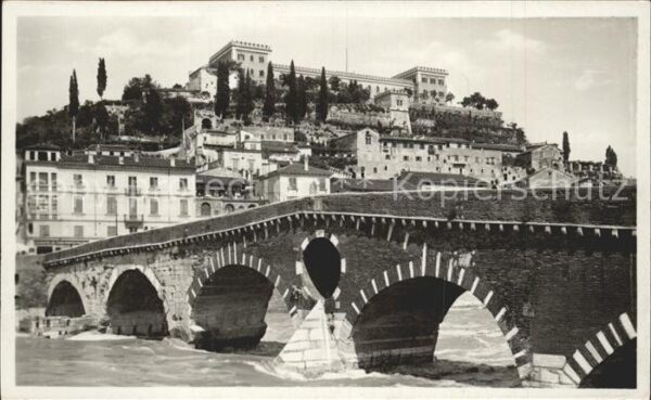 Verona Veneto Ponte Pietra con Castel S. Pietro