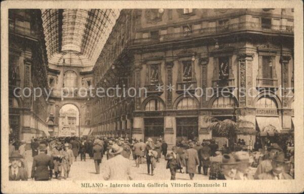 Milano Interno della Galleria Vittorio Emanuel