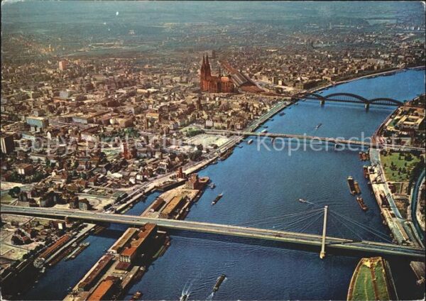 Koeln Rhein Fliegeraufnahme Altstadt Dom Severinbrü