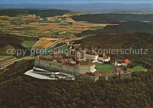 Wachau Oesterreich Fliegeraufnahme Benediktinerstift Göttw