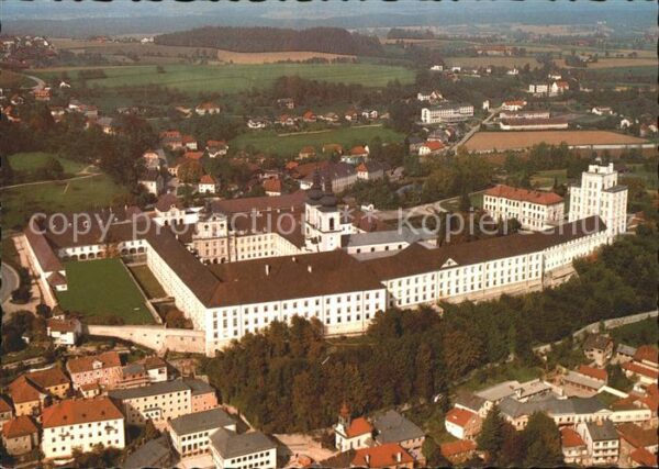 Kremsmuenster Fliegeraufnahme Benediktinerstift