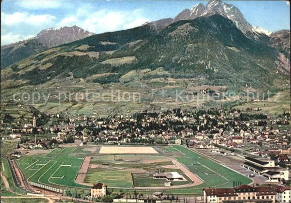 Merano Meran Fliegeraufnahme Sportplatz