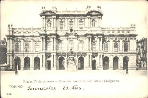 Torino Piazza Carlo Alberto Facciata moderna d