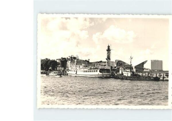 Warnemuende Ostseebad Fähre Leuchtturm