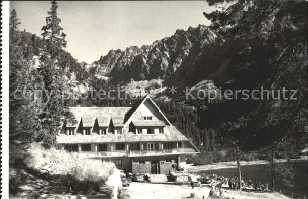 Vysoke Tatry Popradske pleso chatou Moravku