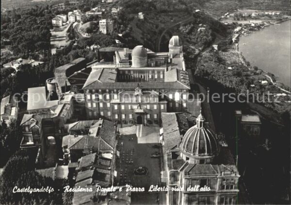 Castel Gandolfo Latium Pesidenza Papale Piazza Liberto viste d