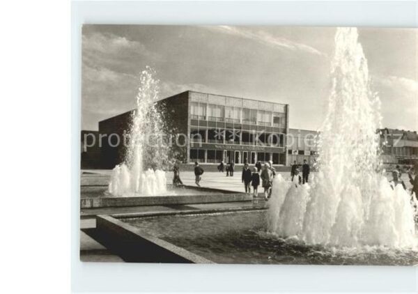 Neubrandenburg Haus Kultur Bildung Springbrunnen