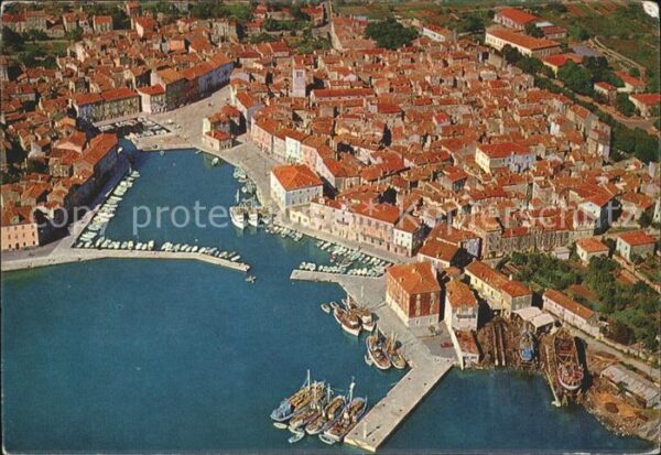Cres Fliegeraufnahme mit Hafen