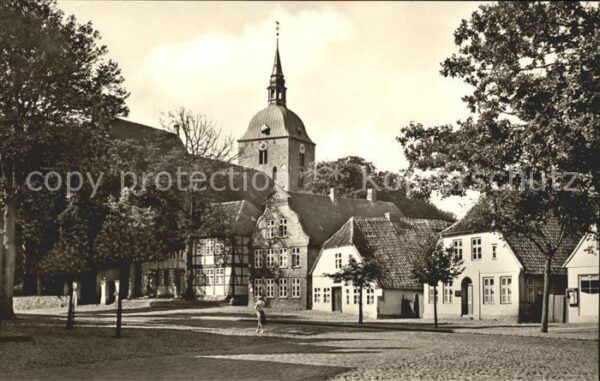 Burg Fehmarn Breite Strasse mit Museum und Kirche