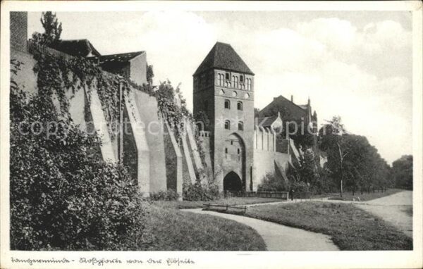 Tangermuende Rosspforte von der Elbseite