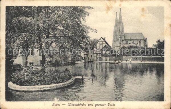 Soest Arnsberg Wiesenkirche und grosser Teich