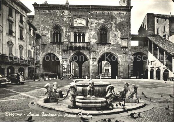 Bergamo Antica Fontana in Piazza Vecchia